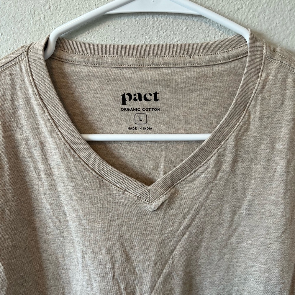 Pact Organic Cotton Softspun V-Neck Tee in Wheat Heather Effortless Sustainable - Picture 4 of 5